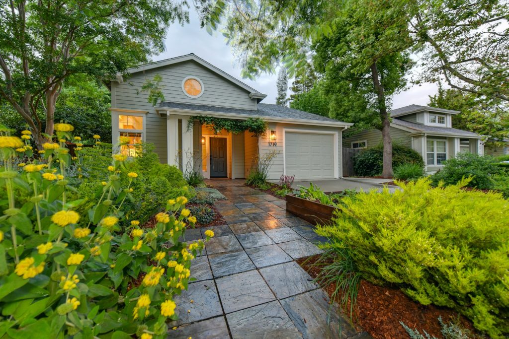 Laneway-type house